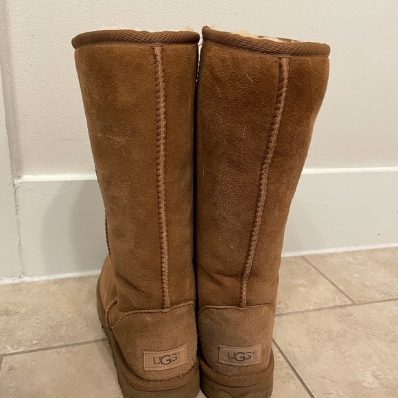 Tall Chestnut UGG - Picture 4 of 4